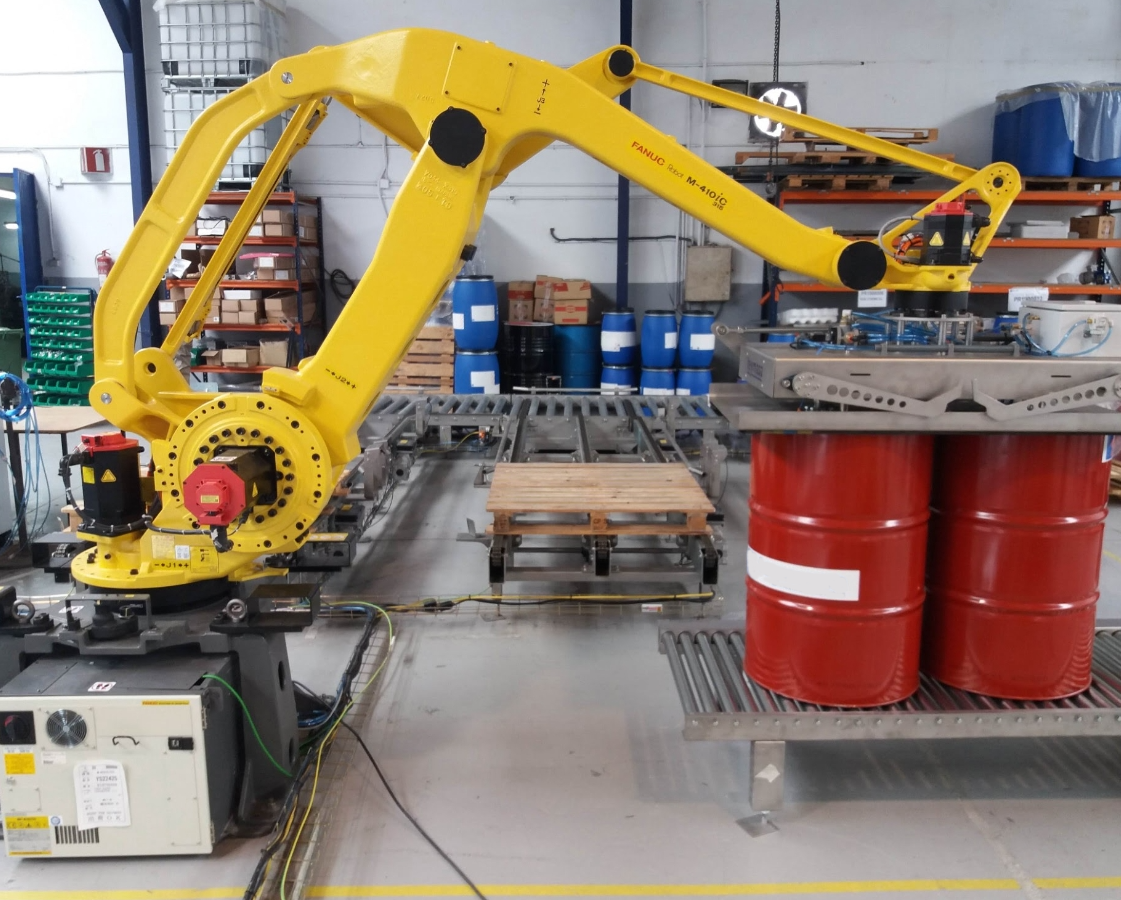 Robot - palletizer for empty and filled drums Robotic drum palletizer
