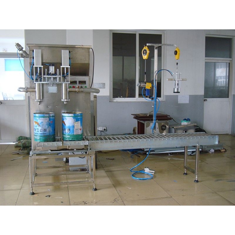 2頭油漆稱重灌裝、鎖蓋